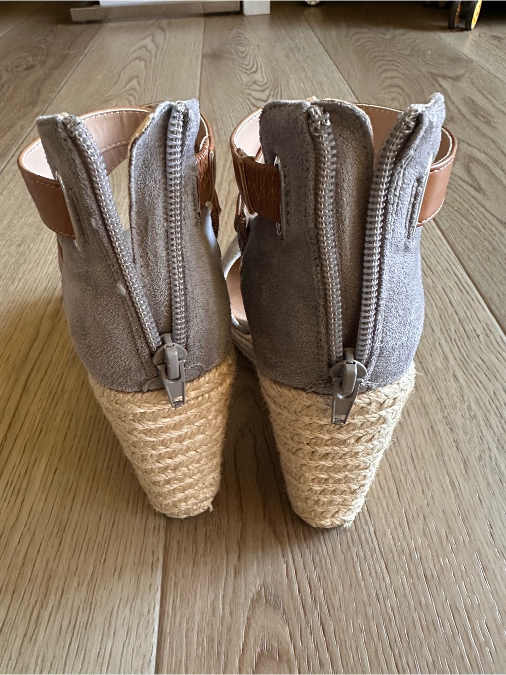 ⭐️LAST CHANCE⭐️ Cap Toe Suede Espadrille Wedges in Light Gray & Tan Size 5 - Picture 9 of 12